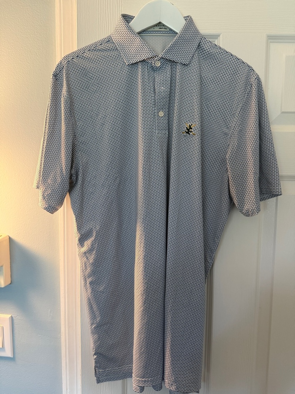 Men's Navy Micro-Pattern Polo with Embroidered Crest - Unknown Brand